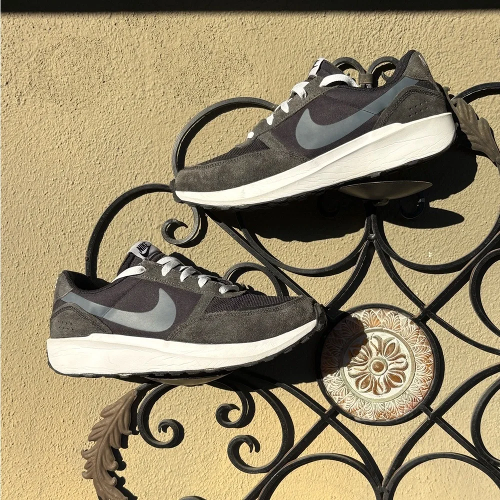 Nike Waffle Debut Mens Black Sneakers - Picture 6 of 16